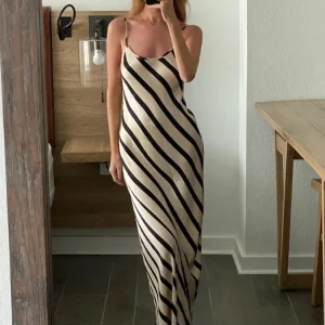 sleeveless backless maxi dress